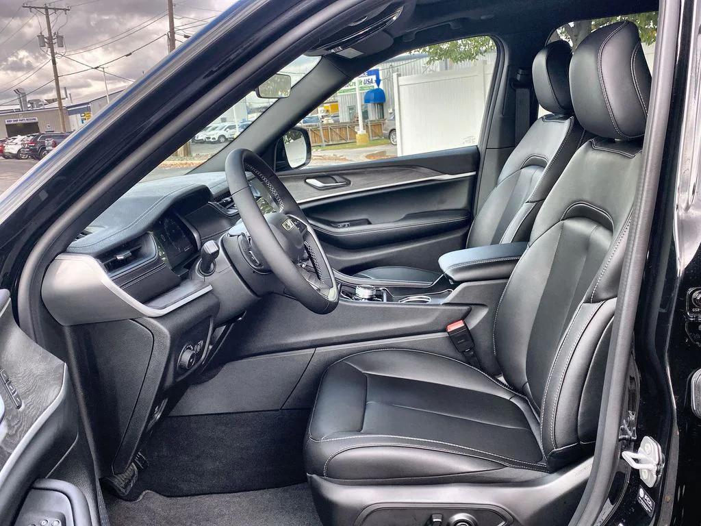 new 2025 Jeep Grand Cherokee car, priced at $49,610