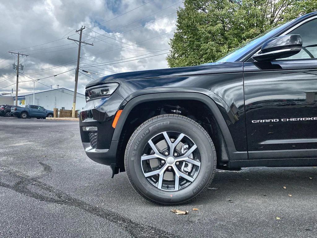 new 2025 Jeep Grand Cherokee car, priced at $49,610
