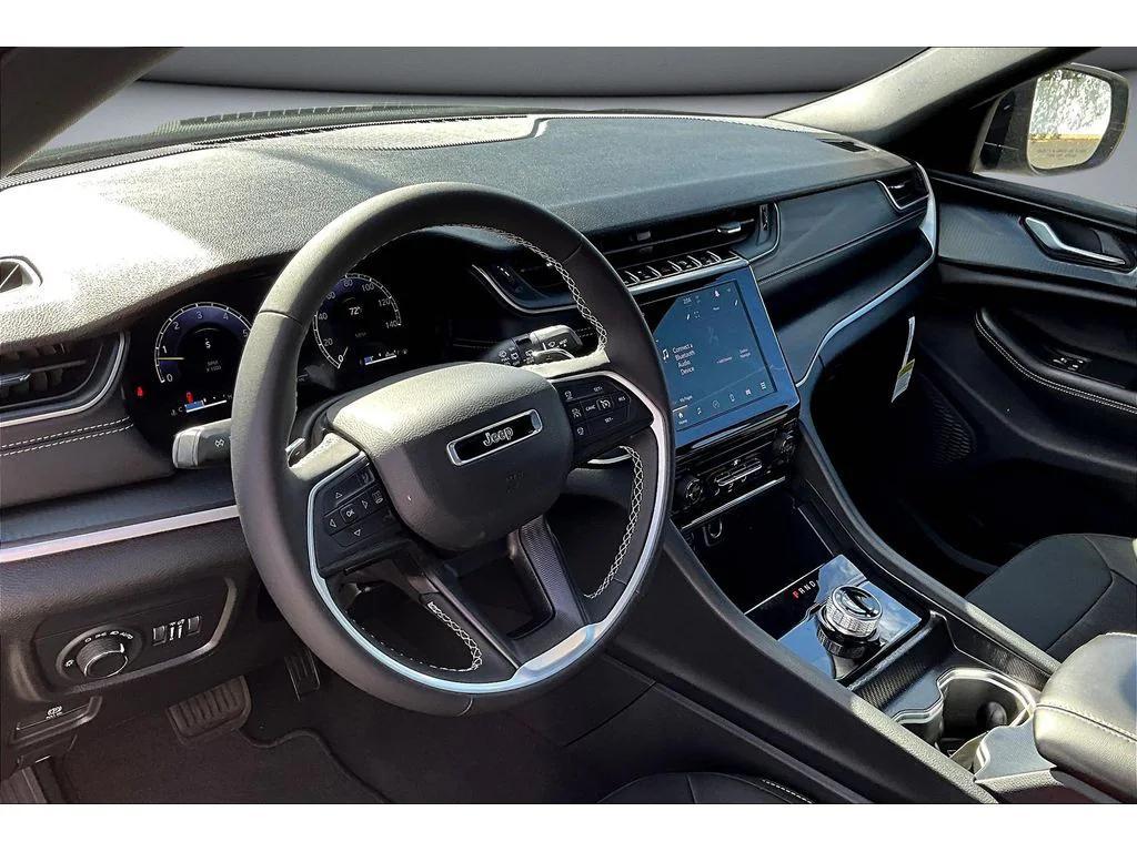 new 2025 Jeep Grand Cherokee car, priced at $37,916