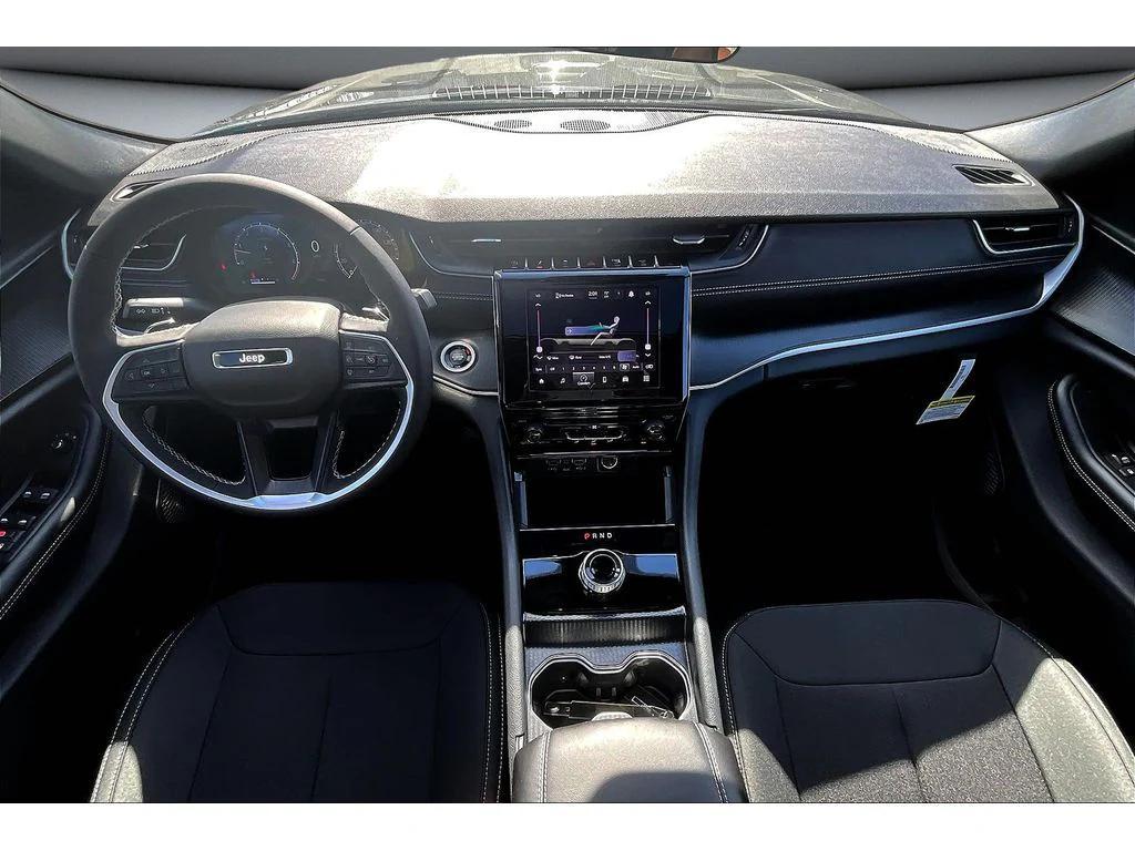 new 2025 Jeep Grand Cherokee car, priced at $37,916