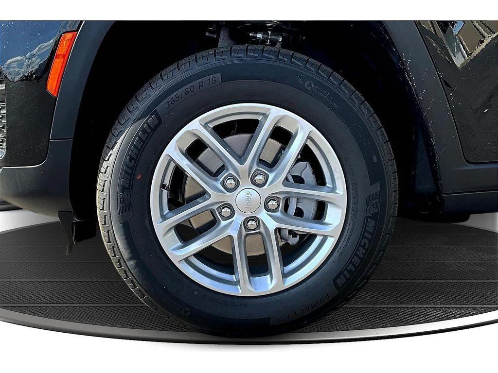 new 2025 Jeep Grand Cherokee car, priced at $37,916