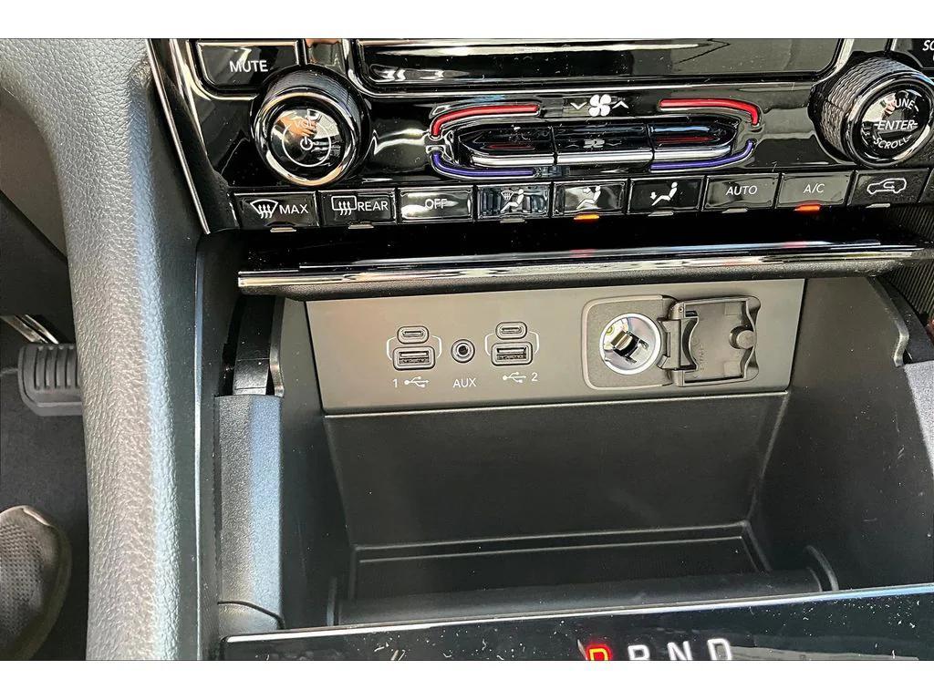 new 2025 Jeep Grand Cherokee car, priced at $37,916