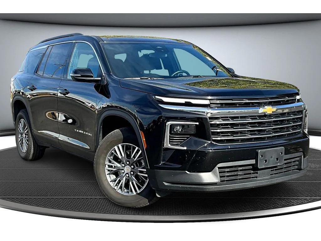 used 2025 Chevrolet Traverse car, priced at $35,987