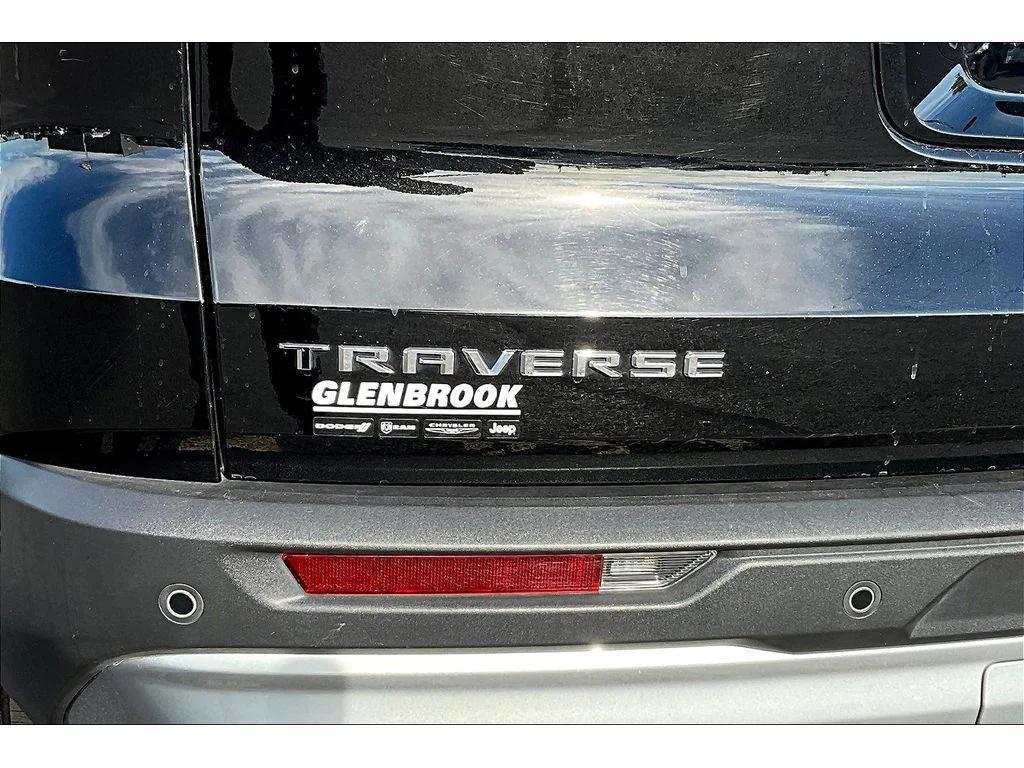 used 2025 Chevrolet Traverse car, priced at $35,987