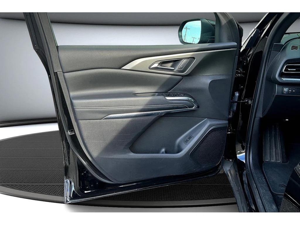 used 2025 Chevrolet Traverse car, priced at $35,987