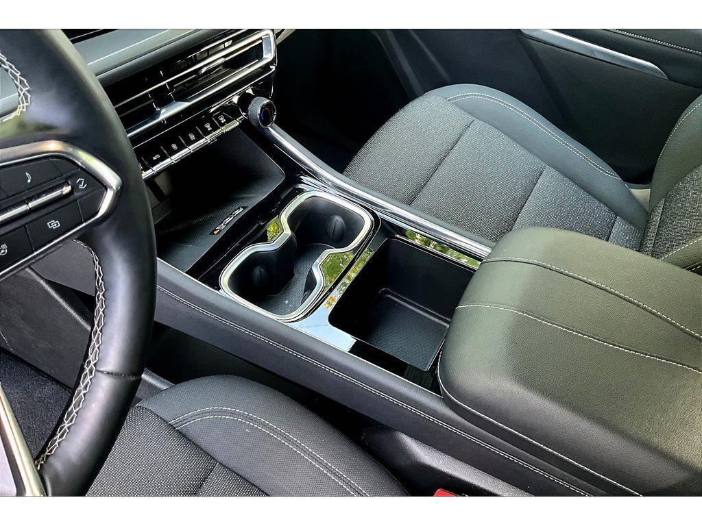 used 2025 Chevrolet Traverse car, priced at $35,987