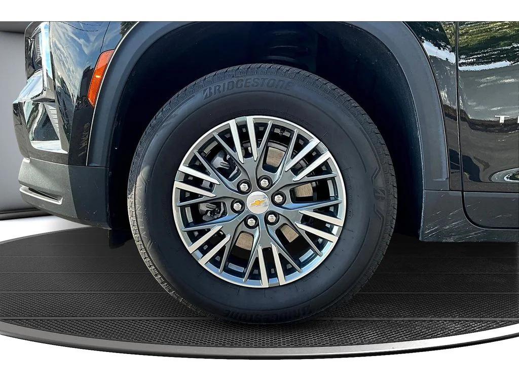 used 2025 Chevrolet Traverse car, priced at $35,987