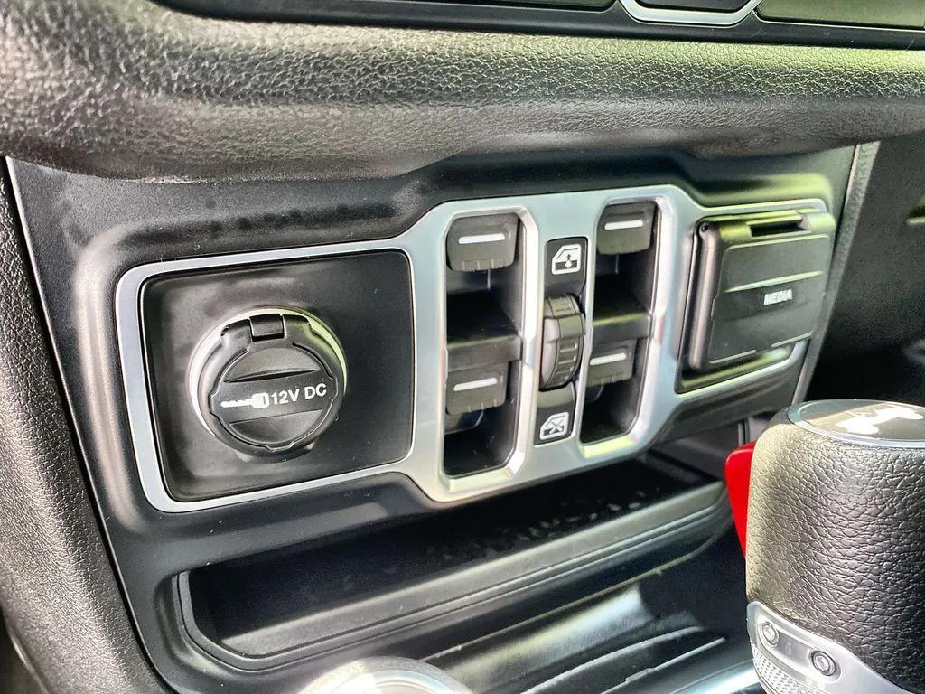 new 2025 Jeep Wrangler car, priced at $43,753