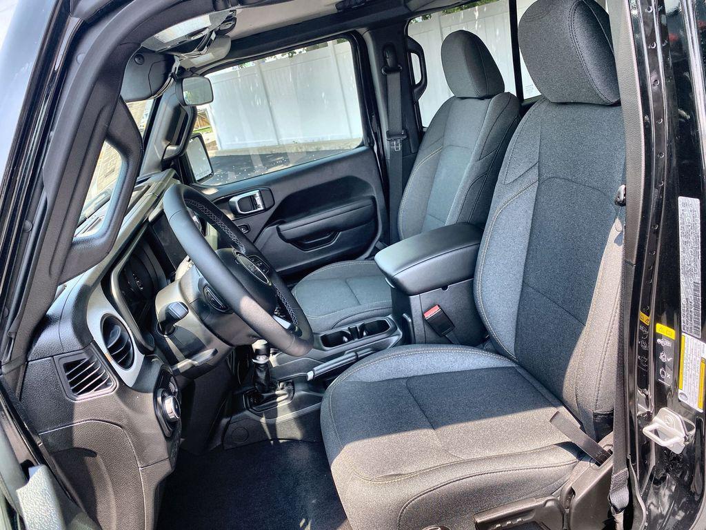 new 2025 Jeep Wrangler car, priced at $43,753