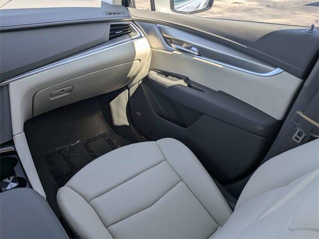 new 2025 Cadillac XT5 car, priced at $54,590