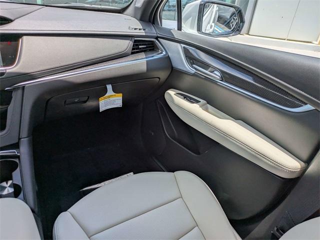 new 2025 Cadillac XT5 car, priced at $62,385