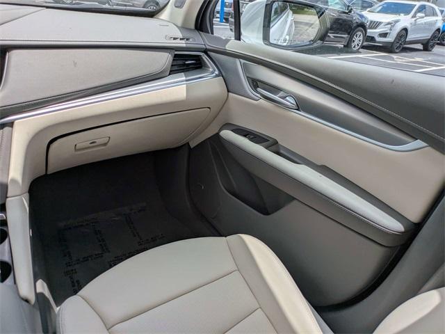 new 2025 Cadillac XT5 car, priced at $55,390
