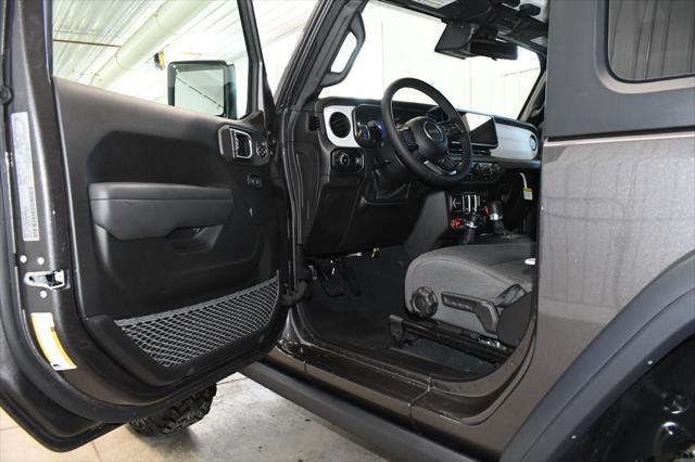 new 2025 Jeep Wrangler car, priced at $45,875