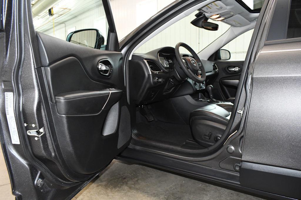 used 2022 Jeep Cherokee car, priced at $25,370