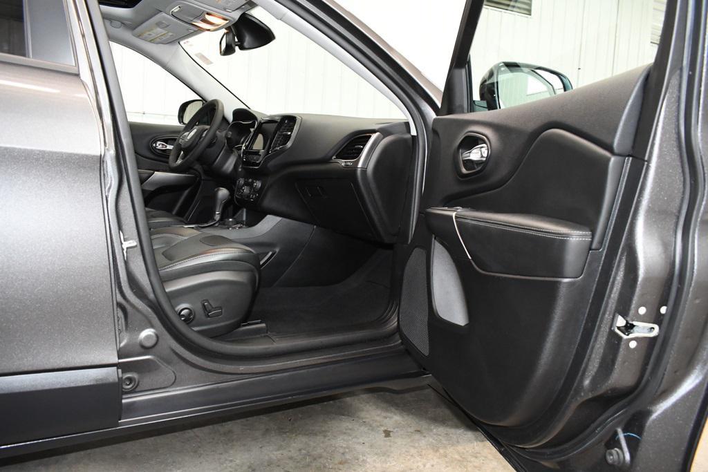 used 2022 Jeep Cherokee car, priced at $25,370