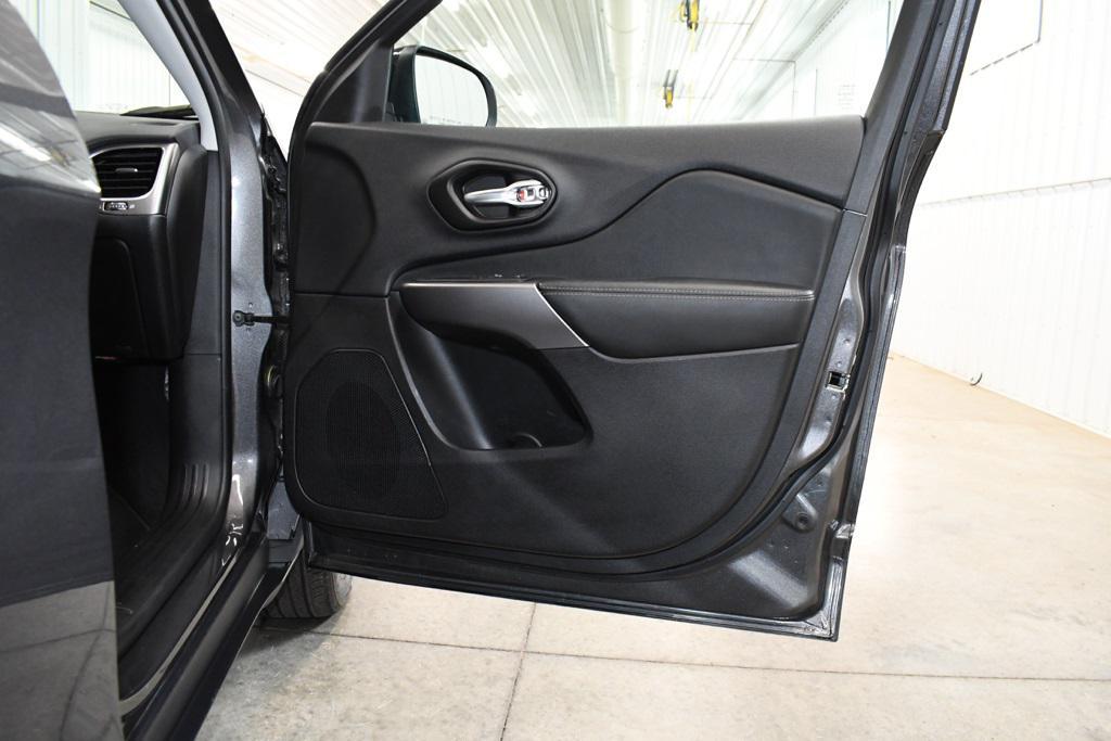 used 2022 Jeep Cherokee car, priced at $25,370