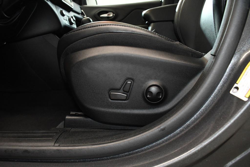 used 2022 Jeep Cherokee car, priced at $25,370