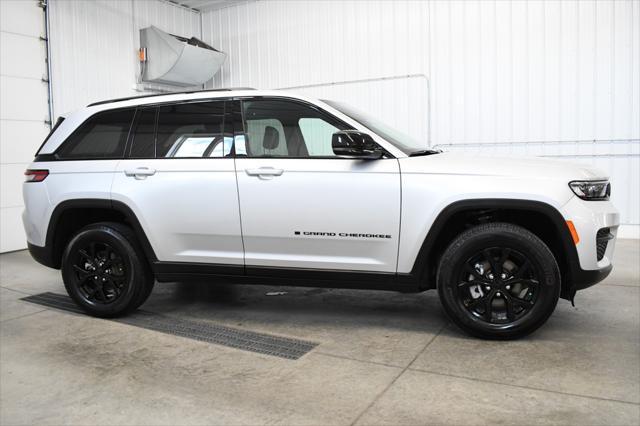 used 2024 Jeep Grand Cherokee car, priced at $40,880