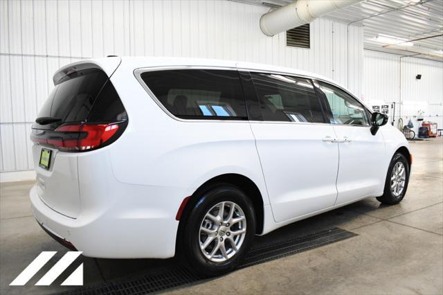 new 2024 Chrysler Pacifica car, priced at $41,158