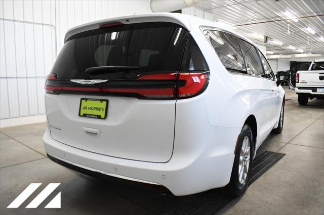 new 2024 Chrysler Pacifica car, priced at $39,908