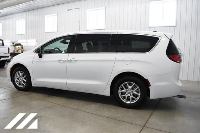 new 2024 Chrysler Pacifica car, priced at $39,908