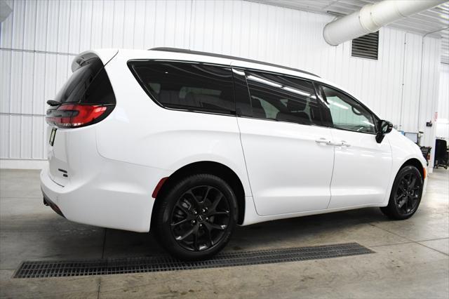 new 2025 Chrysler Pacifica car, priced at $51,955