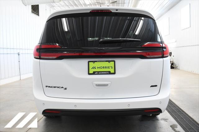 new 2024 Chrysler Pacifica car, priced at $45,728