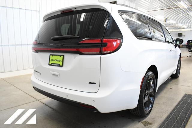 new 2024 Chrysler Pacifica car, priced at $45,728