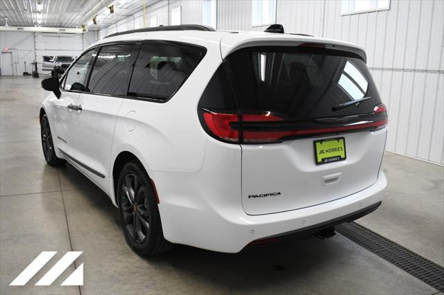 new 2024 Chrysler Pacifica car, priced at $43,214