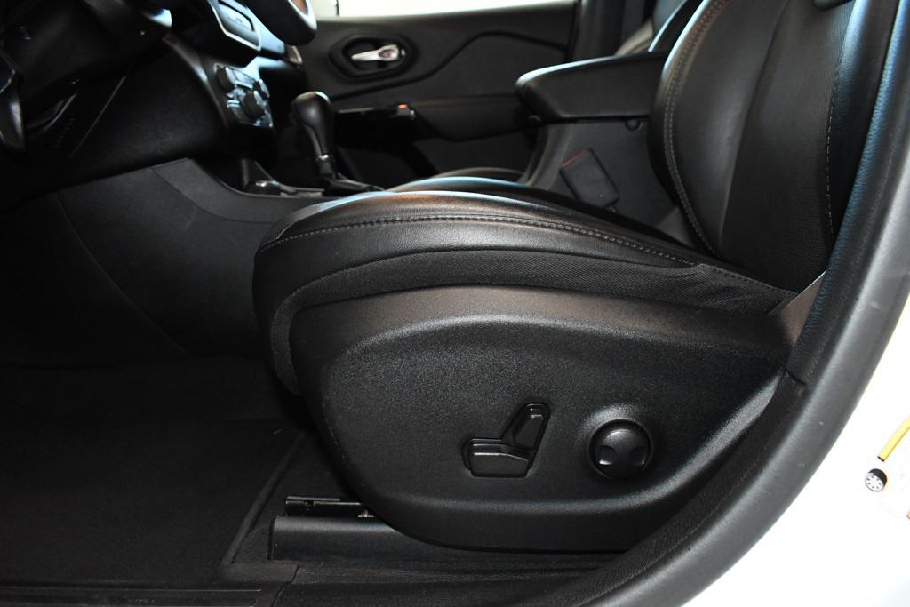 used 2023 Jeep Cherokee car, priced at $23,890