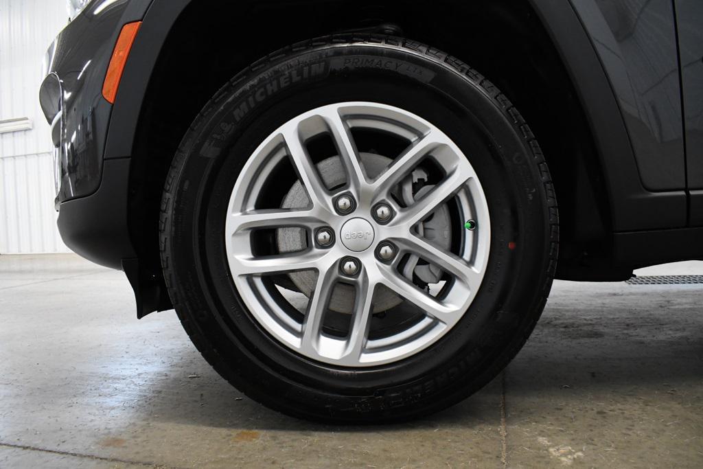 new 2025 Jeep Grand Cherokee car, priced at $41,927
