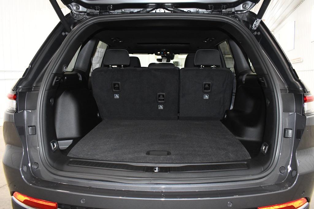new 2025 Jeep Grand Cherokee car, priced at $41,927