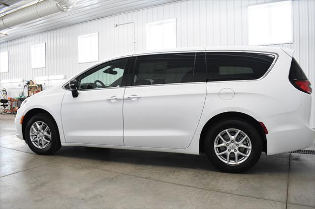 new 2025 Chrysler Pacifica car, priced at $41,867