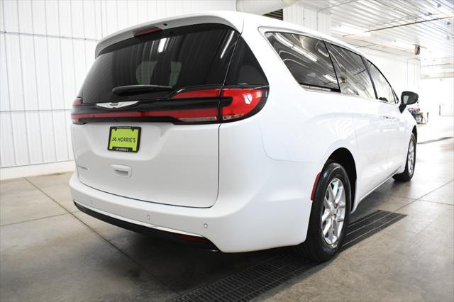 new 2025 Chrysler Pacifica car, priced at $41,867