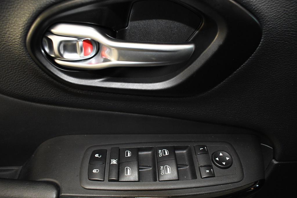 used 2023 Jeep Cherokee car, priced at $23,180