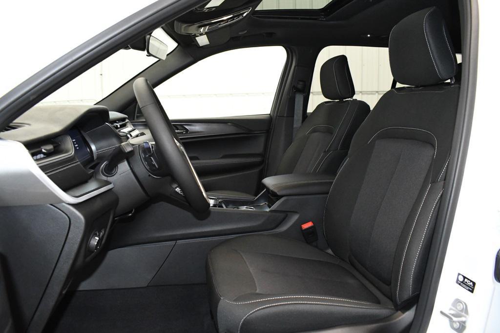 new 2025 Jeep Grand Cherokee car, priced at $41,391