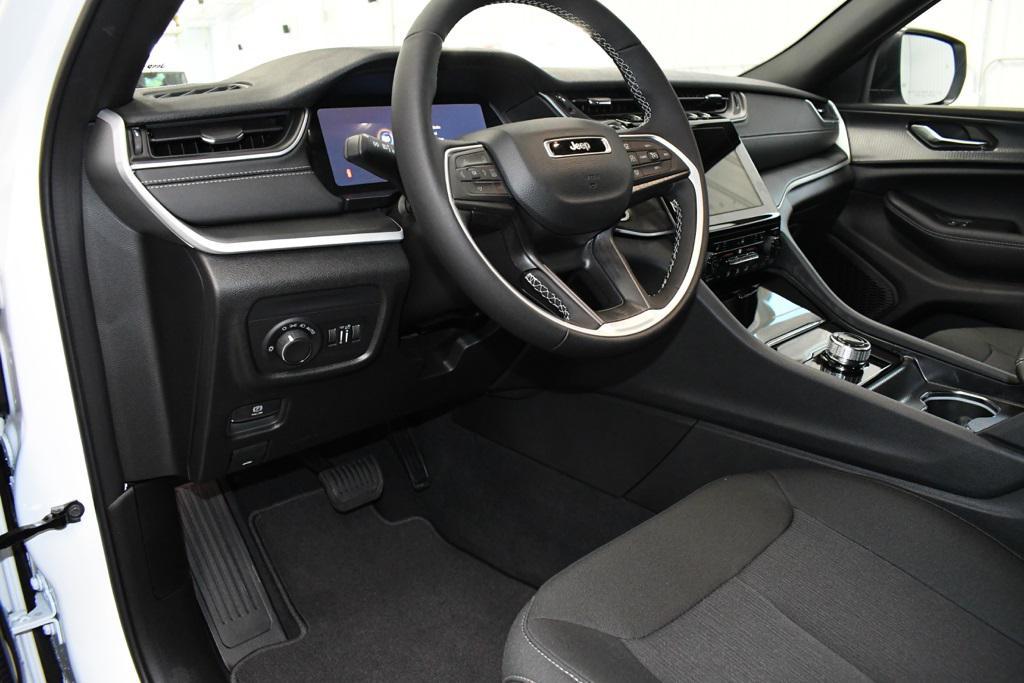 new 2025 Jeep Grand Cherokee car, priced at $41,391
