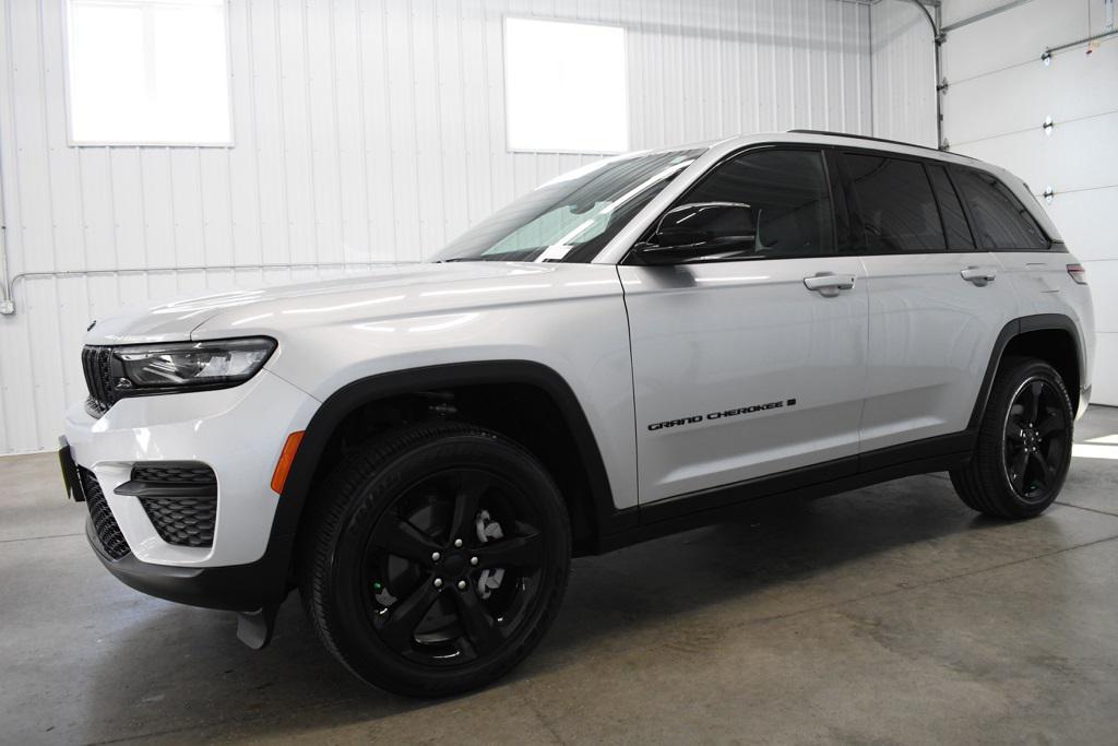 used 2024 Jeep Grand Cherokee car, priced at $38,890
