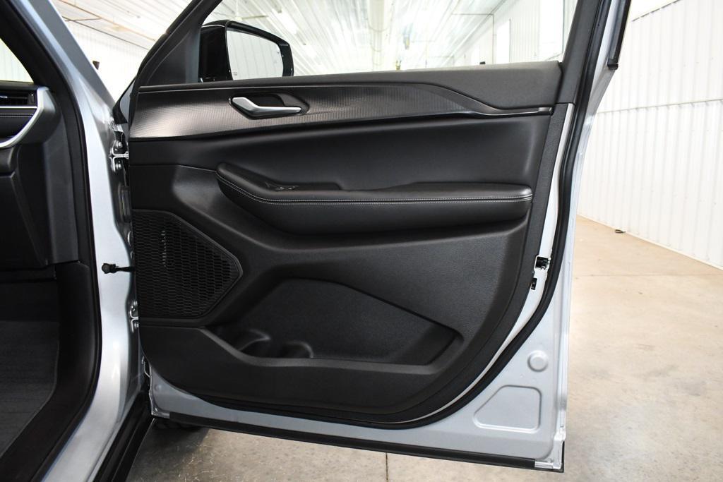 used 2024 Jeep Grand Cherokee car, priced at $38,890
