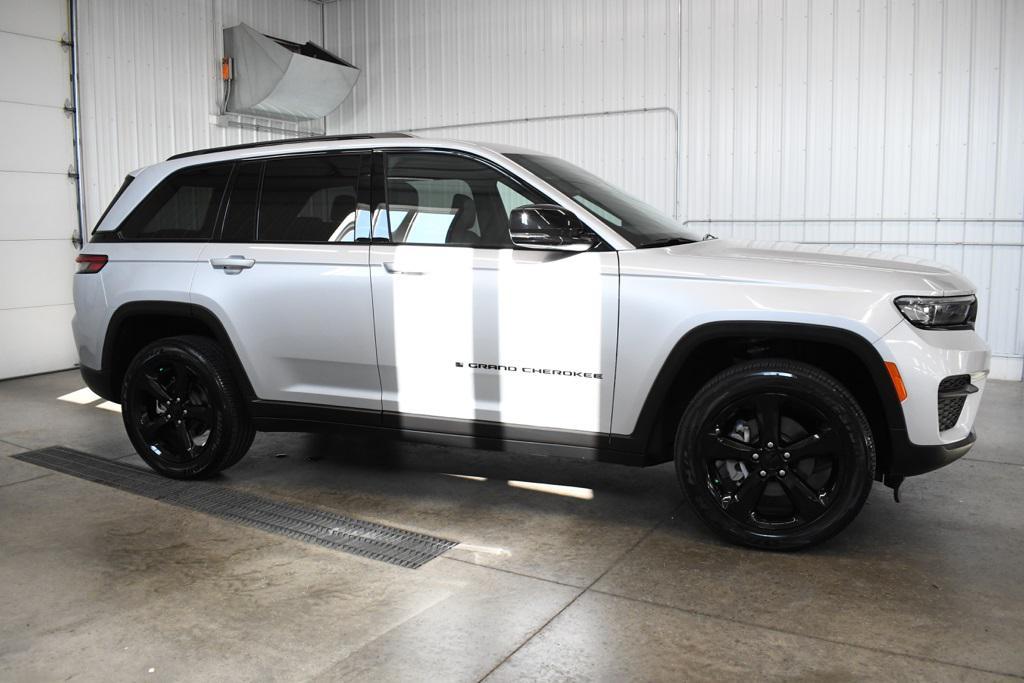 used 2024 Jeep Grand Cherokee car, priced at $38,890