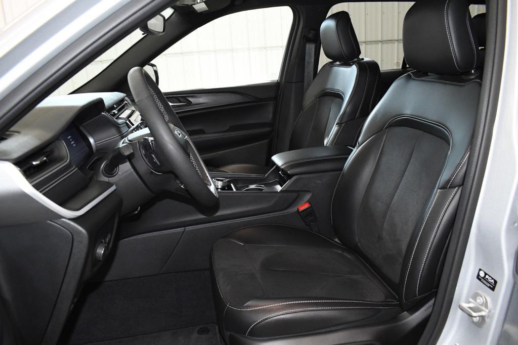 used 2024 Jeep Grand Cherokee car, priced at $38,890