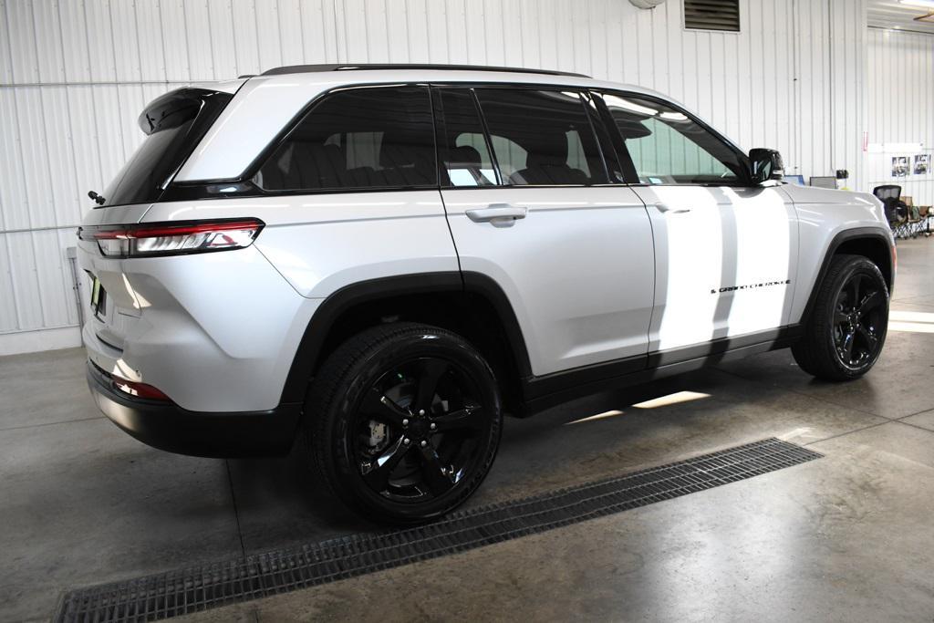 used 2024 Jeep Grand Cherokee car, priced at $38,890