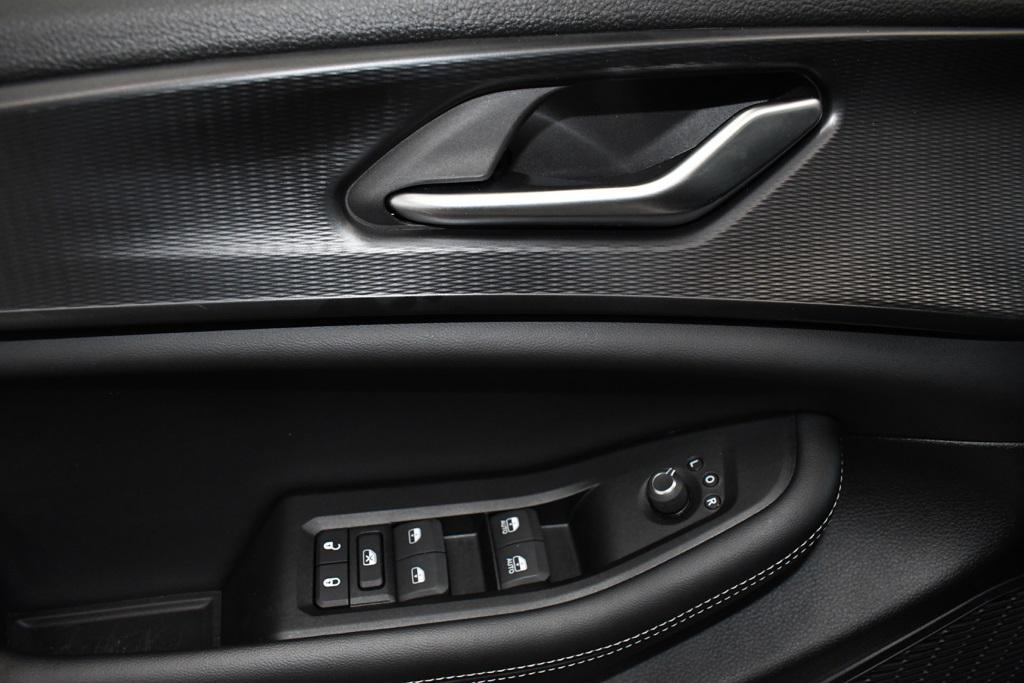 used 2024 Jeep Grand Cherokee car, priced at $38,890
