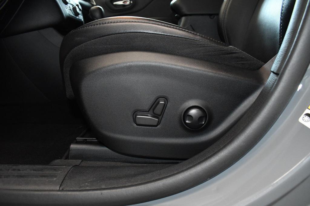 used 2023 Jeep Cherokee car, priced at $22,880