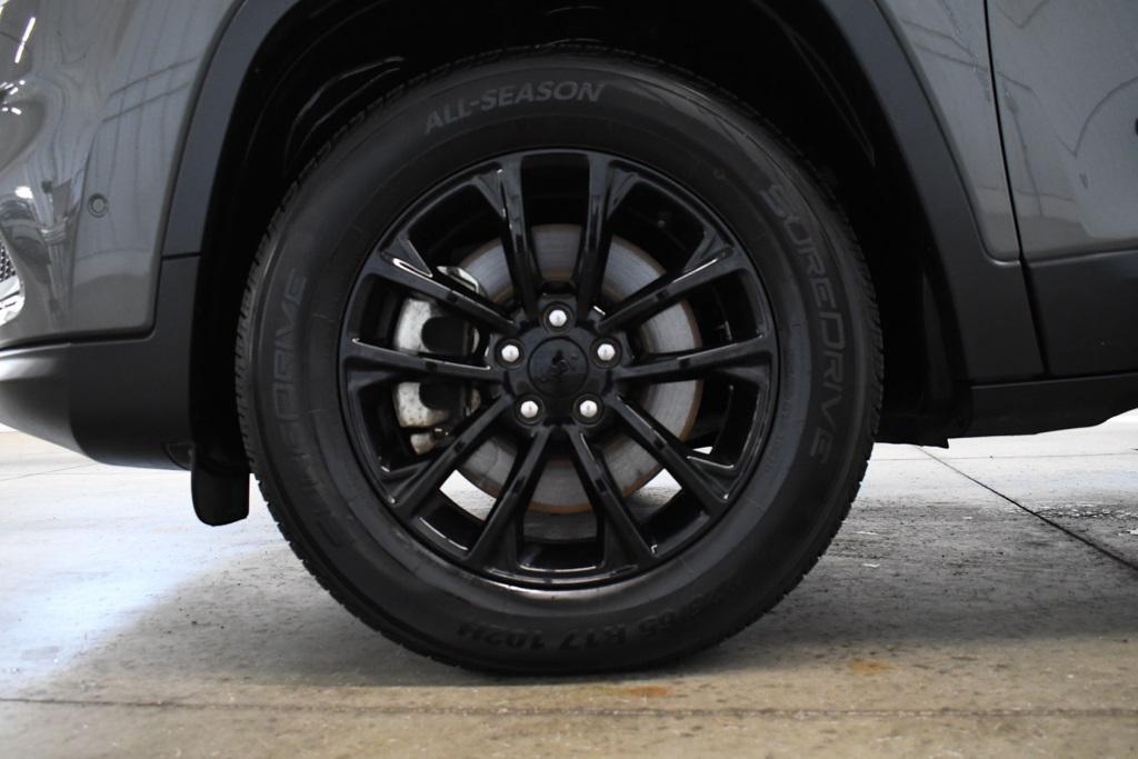 used 2023 Jeep Cherokee car, priced at $22,880