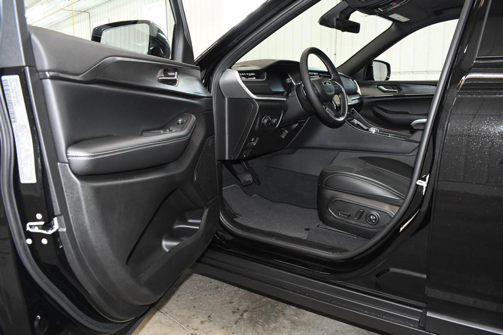 new 2025 Jeep Grand Cherokee car, priced at $41,729