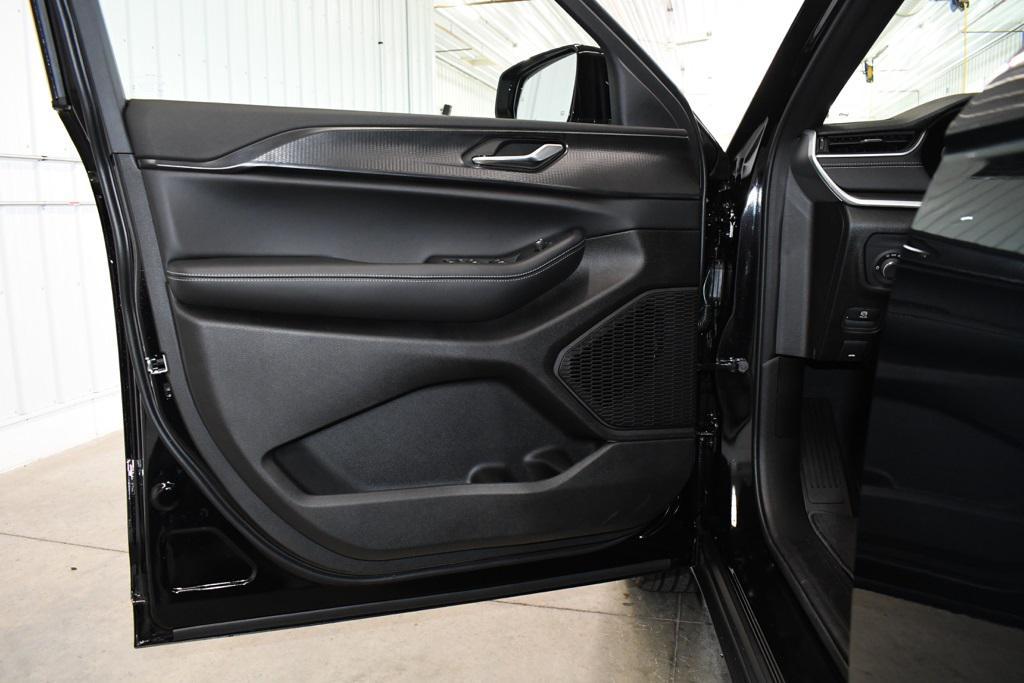 new 2025 Jeep Grand Cherokee car, priced at $41,729