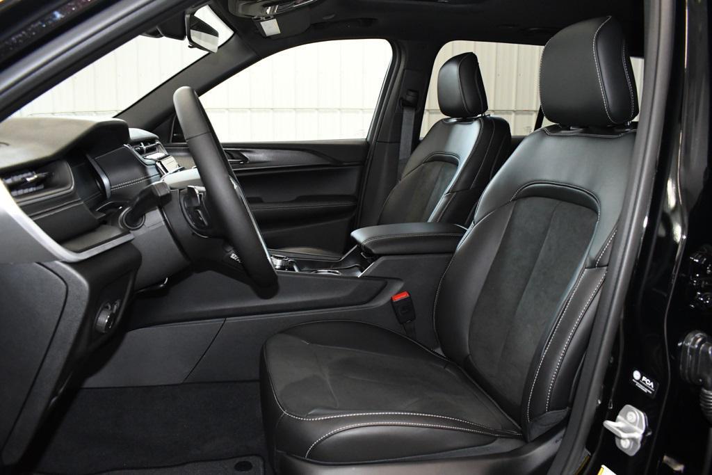 new 2025 Jeep Grand Cherokee car, priced at $41,729