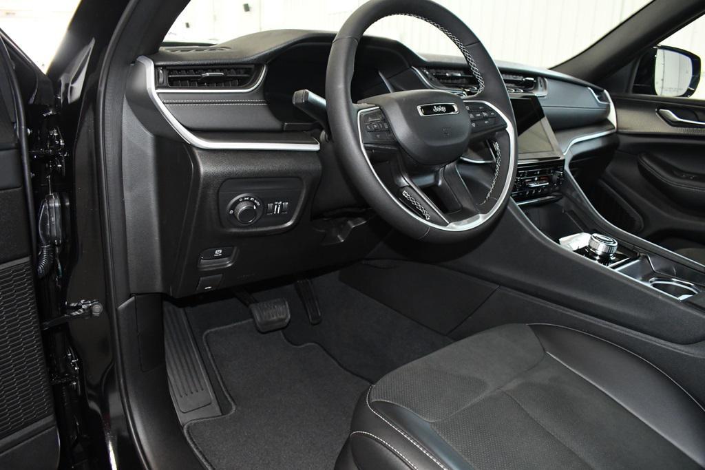new 2025 Jeep Grand Cherokee car, priced at $41,729