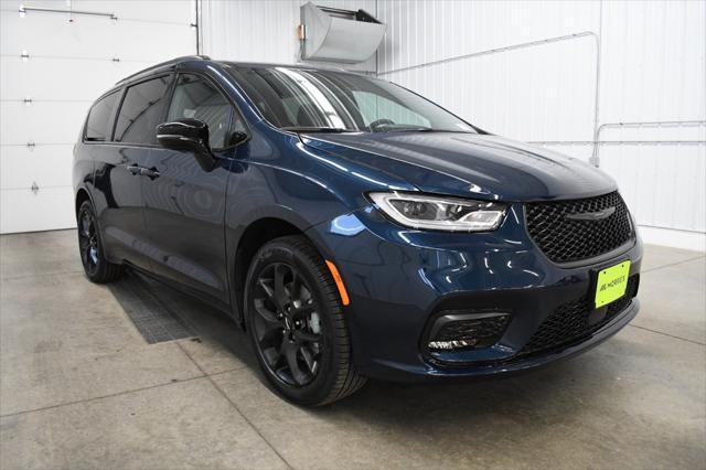 new 2025 Chrysler Pacifica car, priced at $52,450